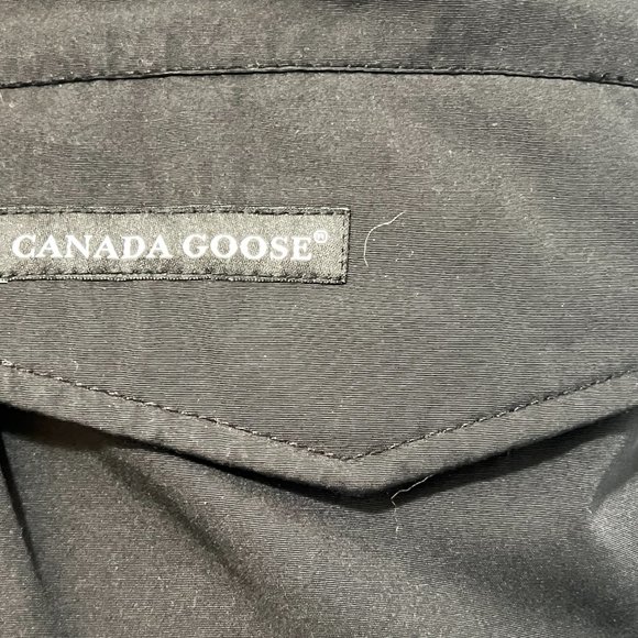 $1795 Authentic CANADA GOOSE Made in CANADA Women's Fur Hoodie SnapZip Coat Sz.M - Picture 10 of 16